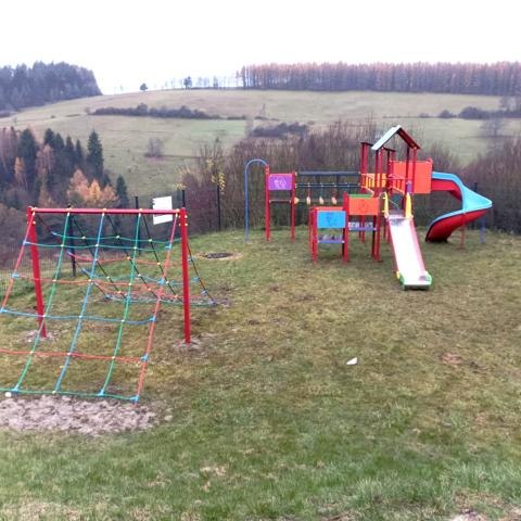 Zakończenie realizacji zadania pn. „Modernizacja placu zabaw w Hałuszowej”