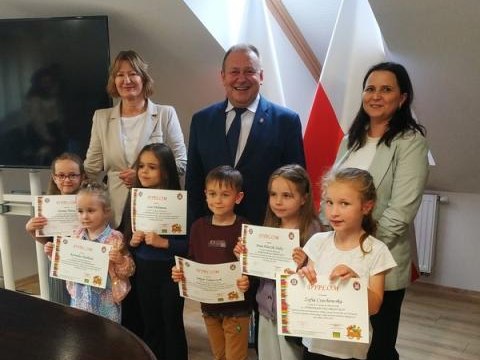 "Wybieram Eko Produkty" - laureaci w konkursie plastycznym z Grywałdu i Krośnicy