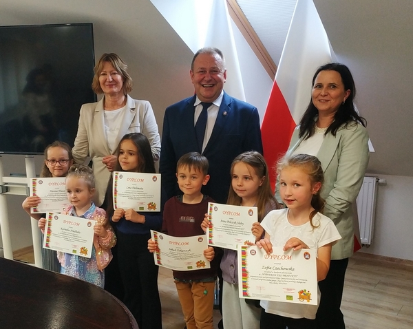 "Wybieram Eko Produkty" - laureaci w konkursie plastycznym z Grywałdu i Krośnicy