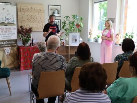 Spotkanie poetycko-muzyczne z udziałem poety i aktora Piotra Pilarskiego