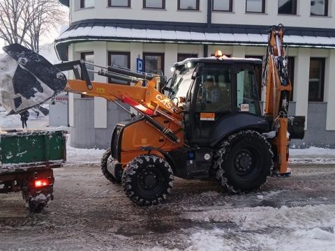 Prowadzimy prace związane z usuwaniem zalegającego śniegu na terenie Gminy
