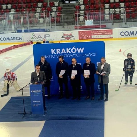 Budowa odkrytego lodowiska o powierzchni tafli lodowej nie mniejszej niż 350 m² przy ul. Jagiellońskiej w Krościenku nad Dunajcem