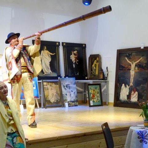 „Gra z czasem i rolą” – Danuta Majewska debiutuje w Pieninach